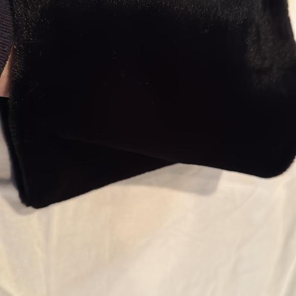 KARL LAGERFELD PARIS FAUX FUR NECK ROLL - Picture 3 of 4